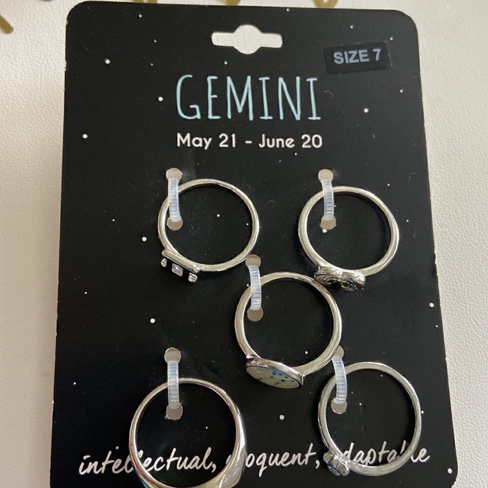 Rings Set of 5 rings Gemini ♊️ Make up bag And 2 6x9 size Poly mailers